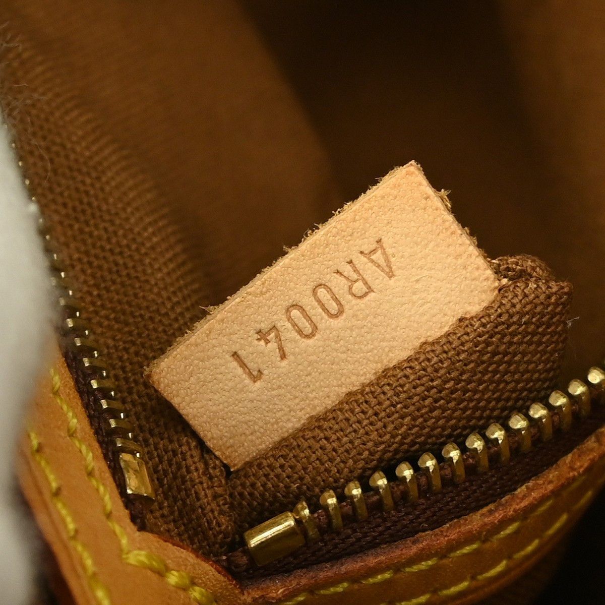 Louis Vuitton Louis Vuitton Trotteur Handbag Monogram Canvas Size ONE SIZE - 5 Thumbnail
