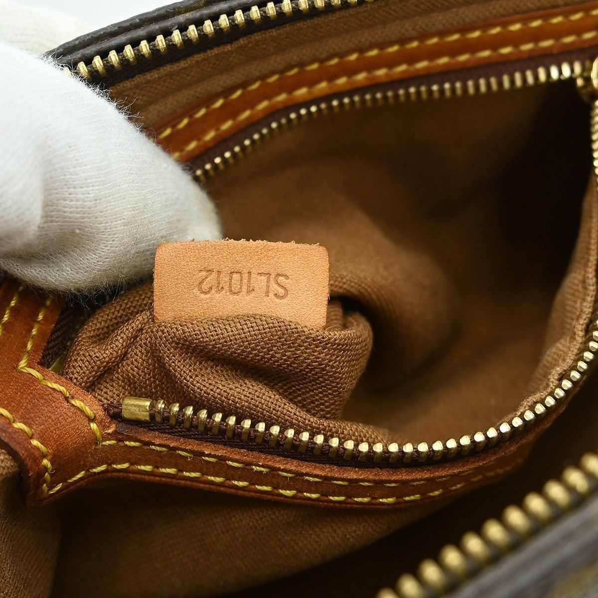 Louis Vuitton Louis Vuitton Trotteur Handbag Monogram Canvas Size ONE SIZE - 5 Thumbnail