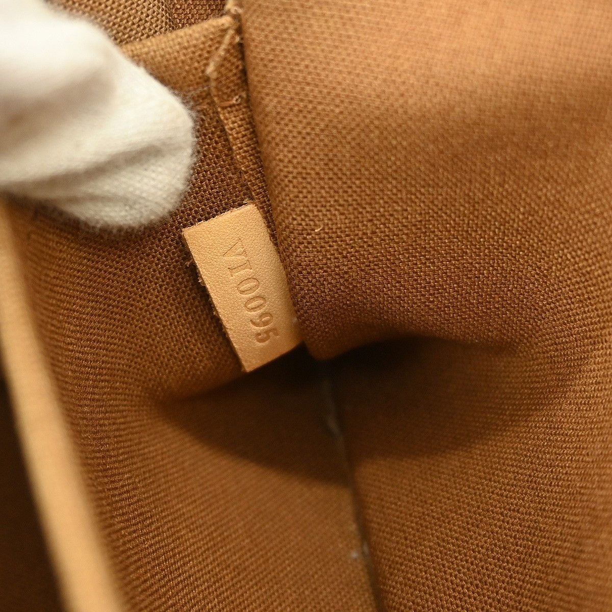 Louis Vuitton Louis Vuitton Popincourt Handle Bag Monogram Canvas Size ONE SIZE - 4 Thumbnail