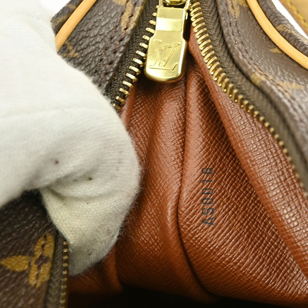 Louis Vuitton Louis Vuitton Boulogne Handbag Monogram Canvas Size ONE SIZE - 5 Thumbnail