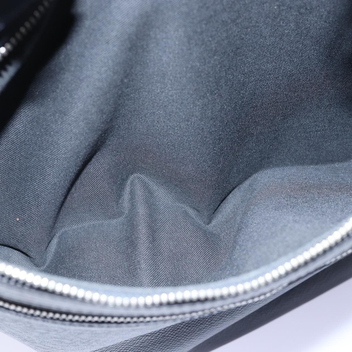 Louis Vuitton Louis Vuitton Zippe Cabas Taiga Leather Size ONE SIZE - 21 Thumbnail