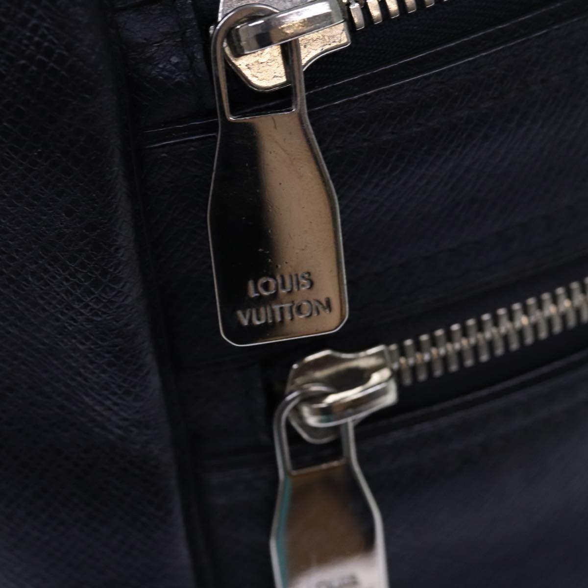 Louis Vuitton Louis Vuitton Zippe Cabas Taiga Leather Size ONE SIZE - 13 Thumbnail