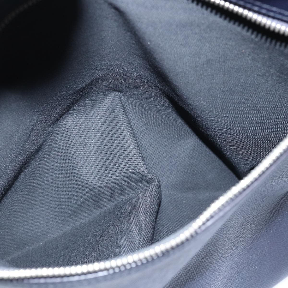 Louis Vuitton Louis Vuitton Zippe Cabas Taiga Leather Size ONE SIZE - 23 Thumbnail
