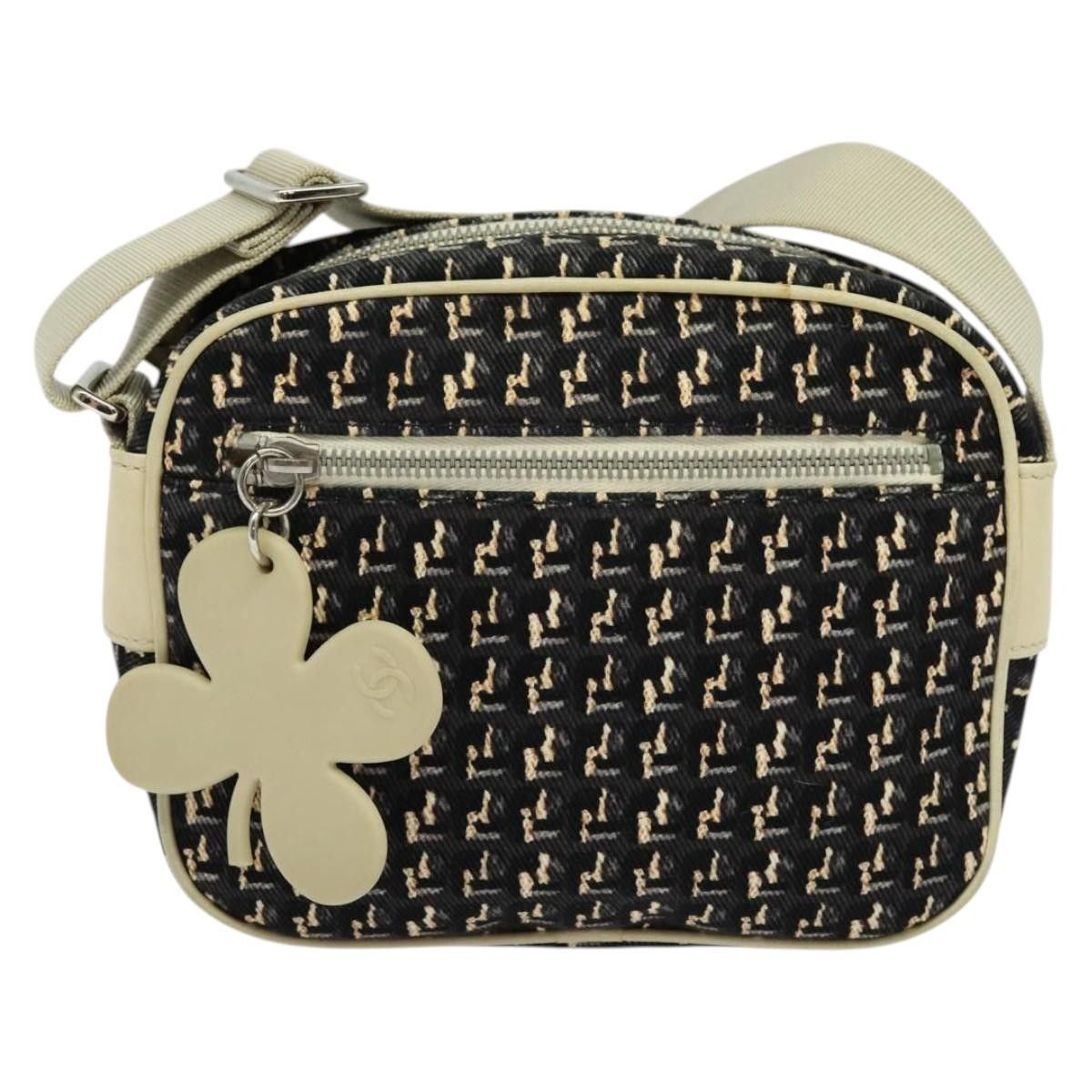 Chanel Chanel Vintage Clover Camera Bag Printed Canvas Size ONE SIZE - 19 Thumbnail