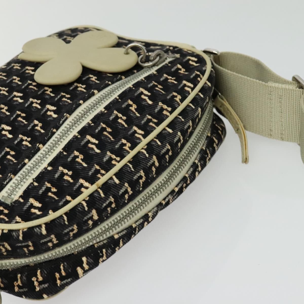 Chanel Chanel Vintage Clover Camera Bag Printed Canvas Size ONE SIZE - 17 Thumbnail