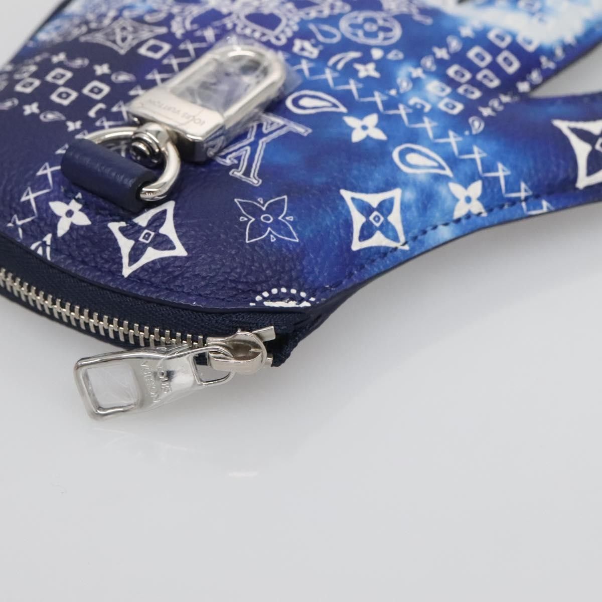 Louis Vuitton Louis Vuitton Key Pouch Bandana Monogram Size ONE SIZE - 9 Thumbnail