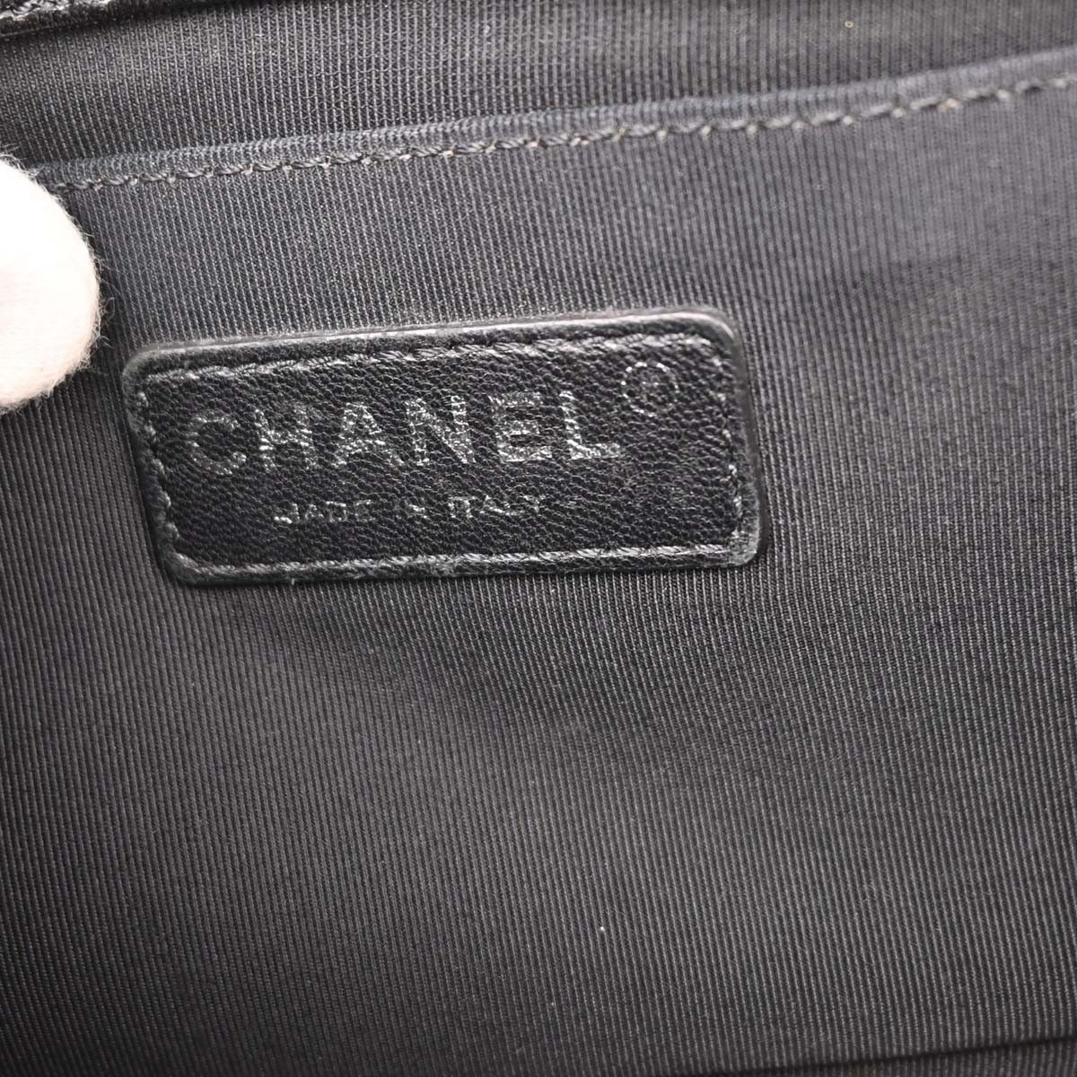 Chanel Chanel Boy Flap Bag Quilted Patent Size ONE SIZE - 4 Thumbnail