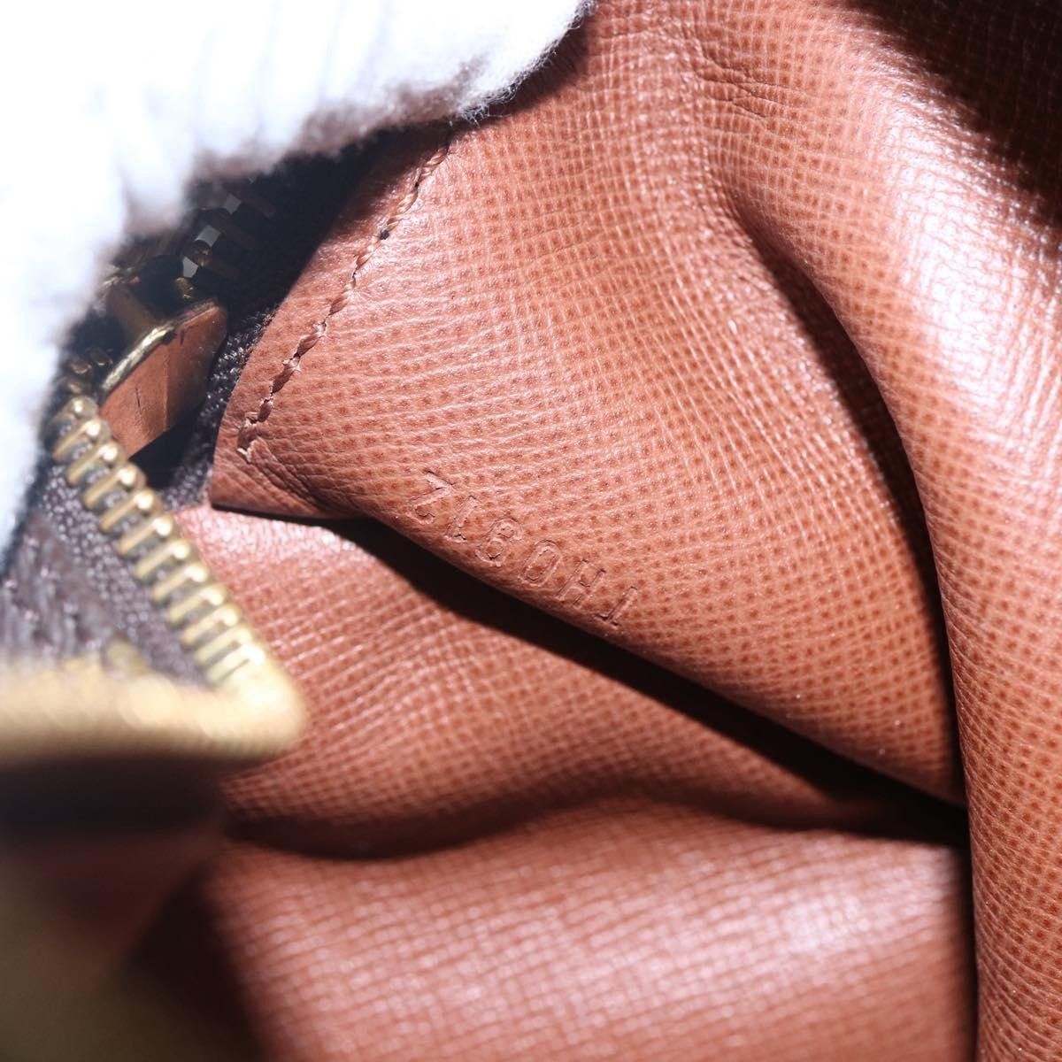 Louis Vuitton Louis Vuitton Papillon Handbag Monogram Canvas Size ONE SIZE - 7 Thumbnail