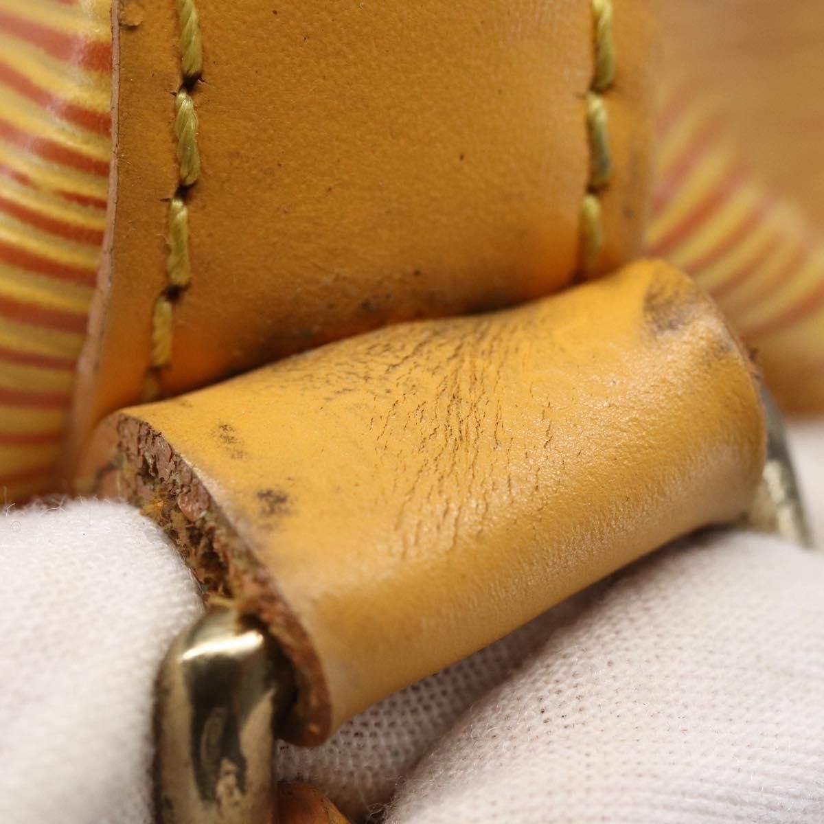 Louis Vuitton Louis Vuitton Petit Noe Handbag Epi Leather Size ONE SIZE - 7 Thumbnail