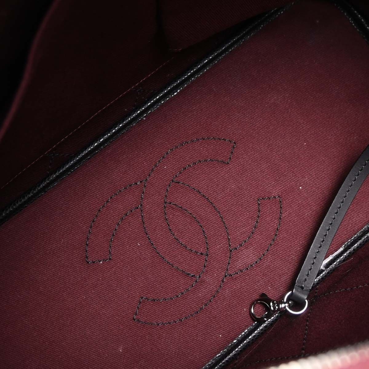 Chanel Chanel Fever Tote Quilted Caviar Size ONE SIZE - 3 Thumbnail