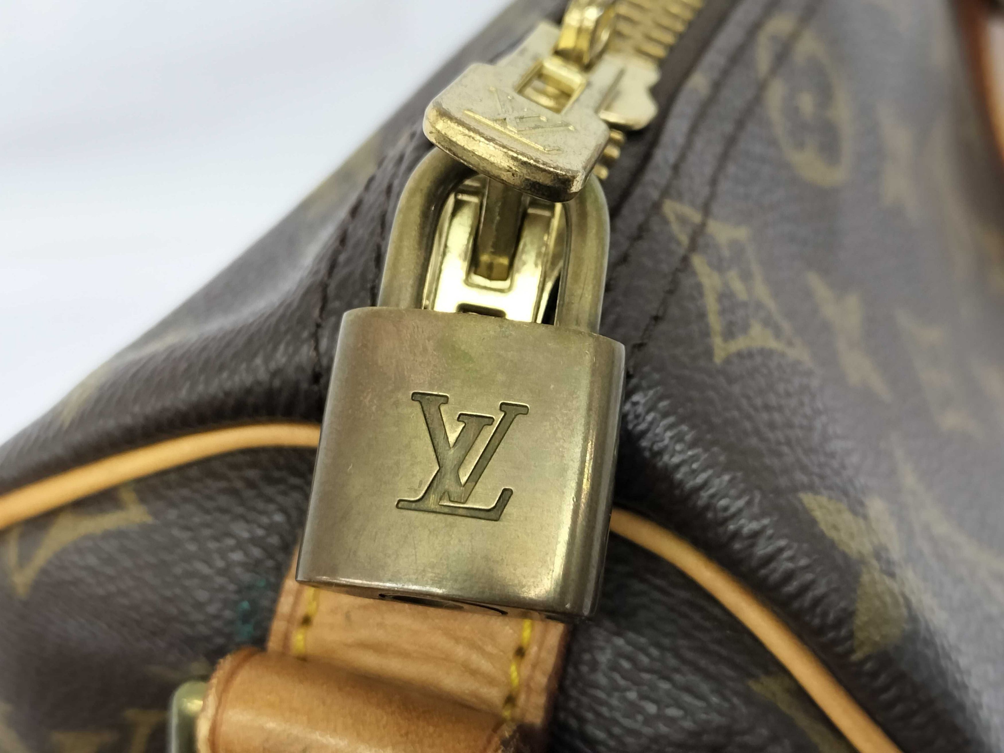 Louis Vuitton Louis Vuitton Keepall Bandouliere Bag Monogram Canvas Size ONE SIZE - 10 Thumbnail
