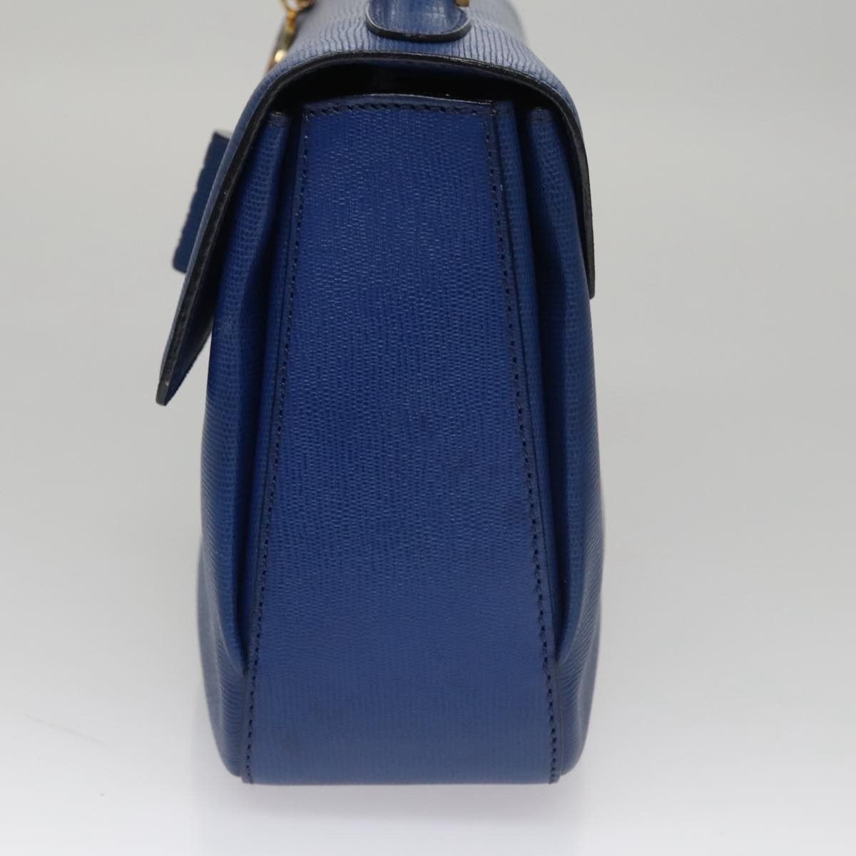 Celine Celine Vintage turn lock shoulder bag Leather Size ONE SIZE - 4 Thumbnail