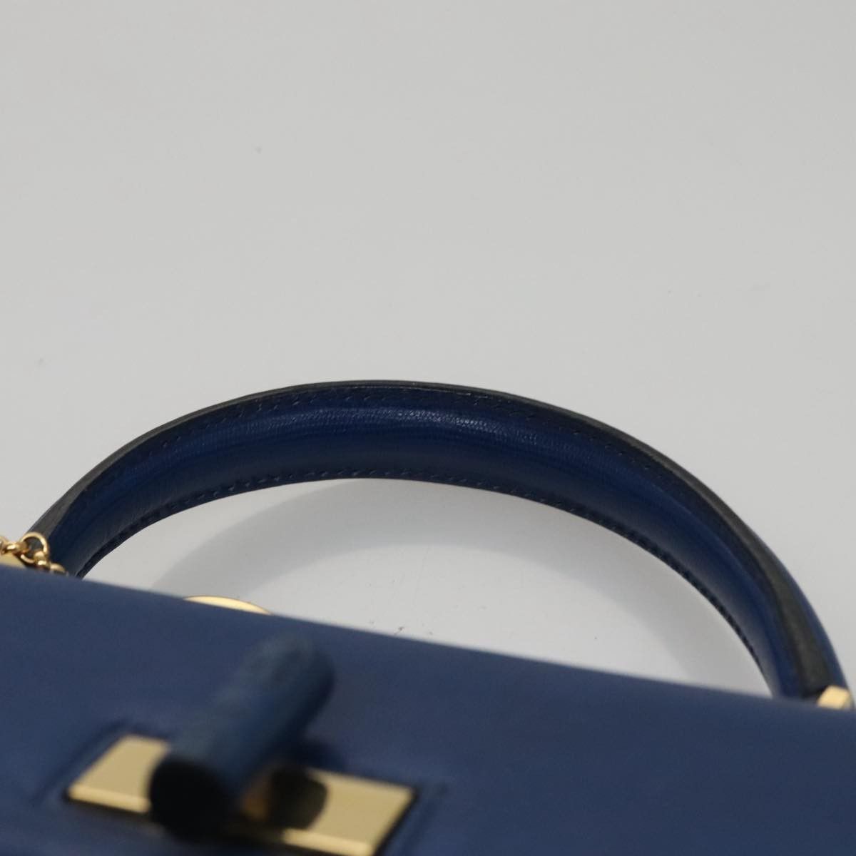 Celine Celine Vintage turn lock shoulder bag Leather Size ONE SIZE - 18 Thumbnail