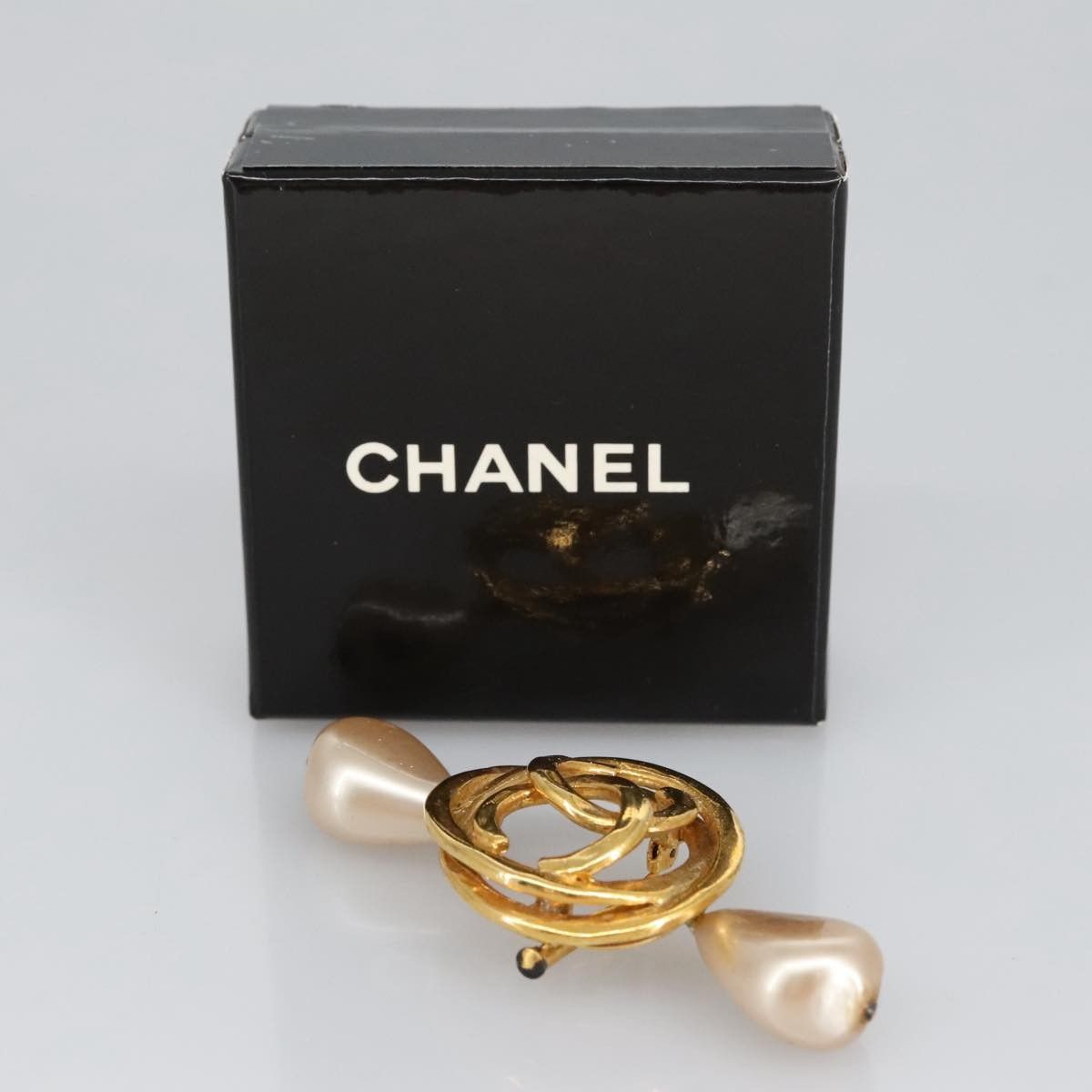 Chanel Chanel CC Coco Brooch Metal with Faux Pearls and Crystals Size ONE SIZE - 10 Thumbnail