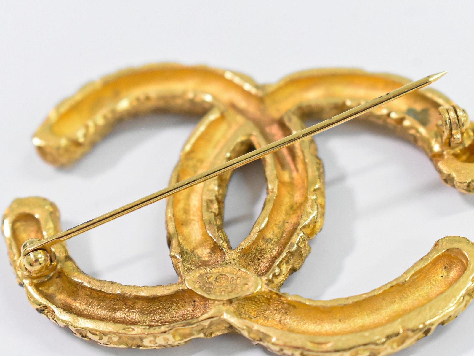 Chanel Chanel CC Brooch Textured Metal Size ONE SIZE - 4 Thumbnail