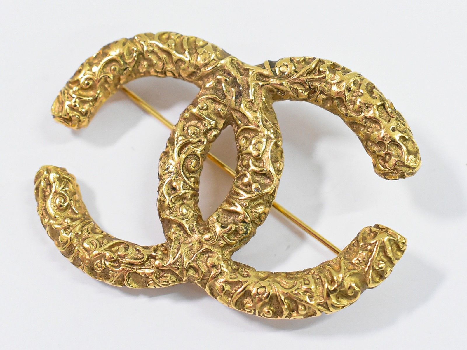 Chanel Chanel CC Brooch Textured Metal Size ONE SIZE - 3 Thumbnail