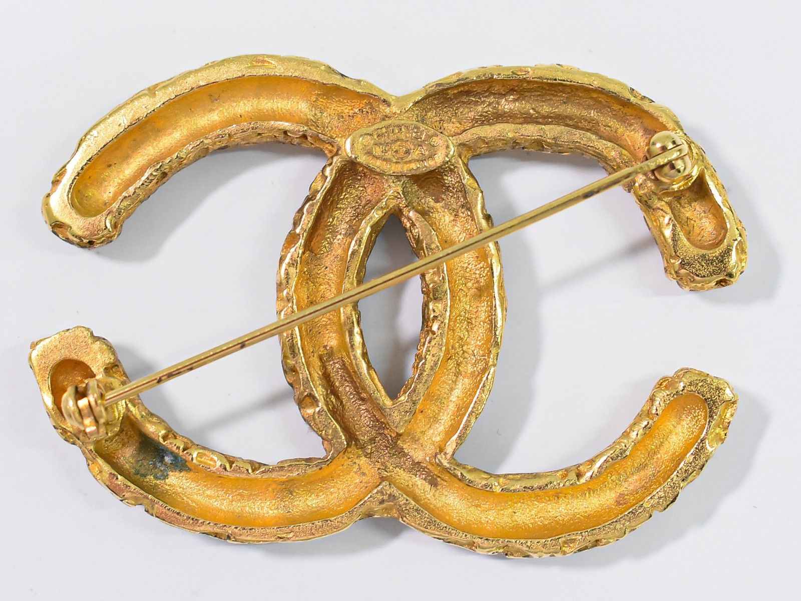 Chanel Chanel CC Brooch Textured Metal Size ONE SIZE - 2 Thumbnail