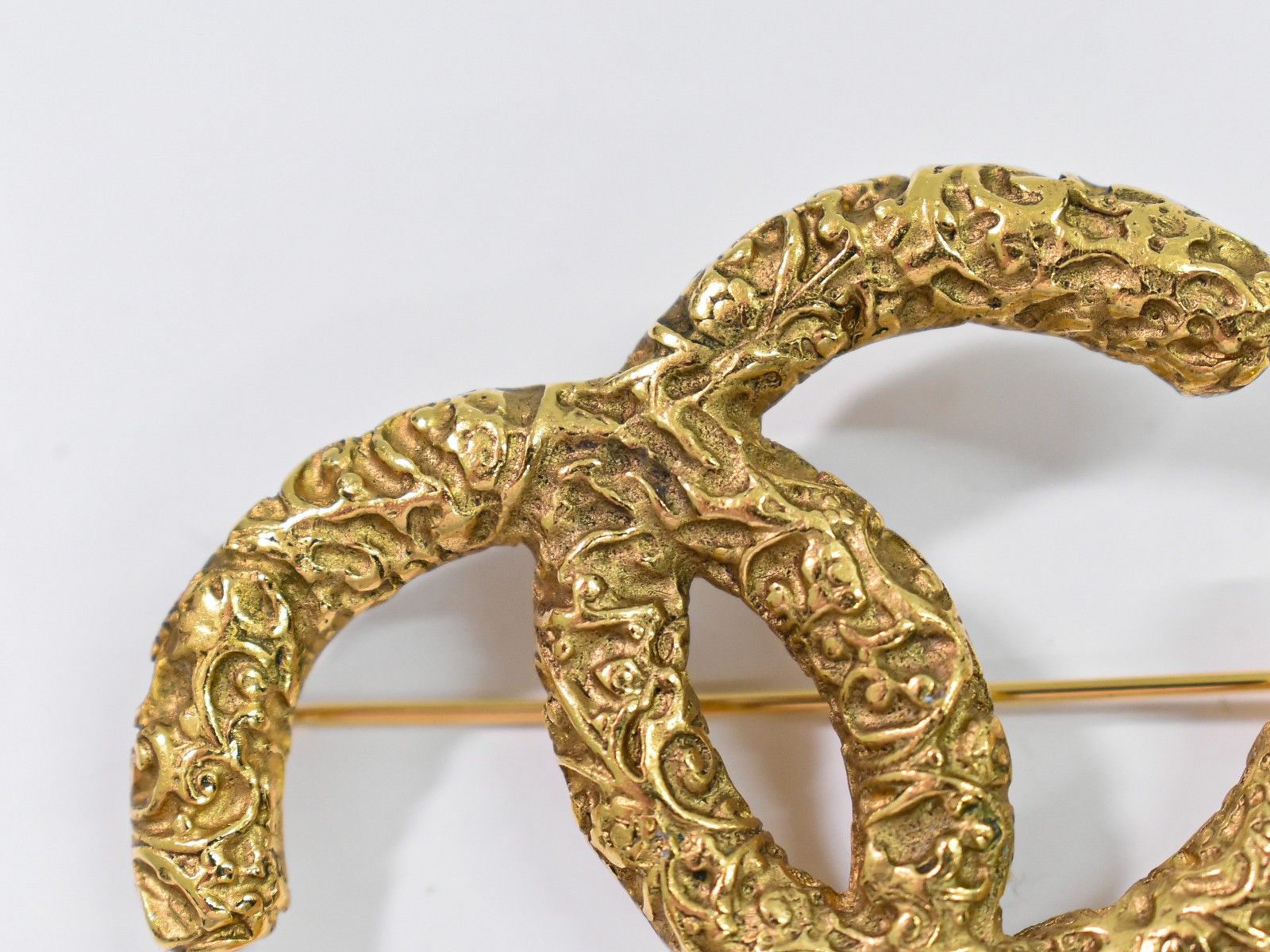 Chanel Chanel CC Brooch Textured Metal Size ONE SIZE - 9 Thumbnail