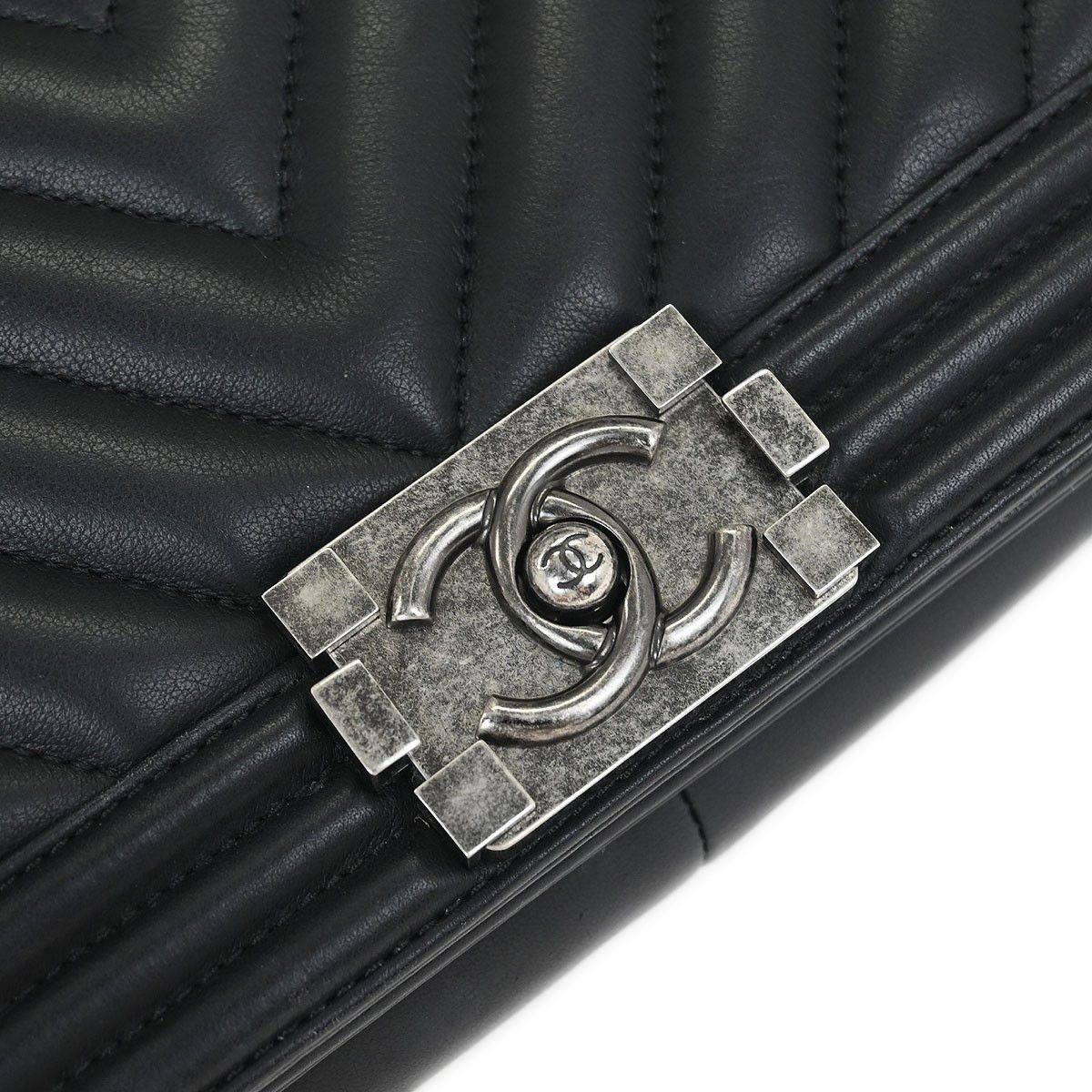 Chanel Chanel Boy Flap Bag Chevron Calfskin Size ONE SIZE - 6 Thumbnail