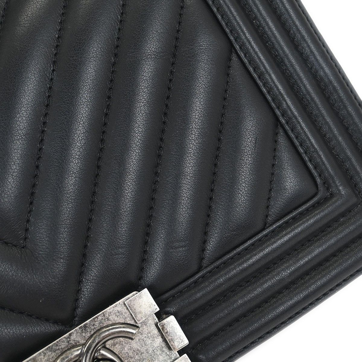 Chanel Chanel Boy Flap Bag Chevron Calfskin Size ONE SIZE - 8 Thumbnail