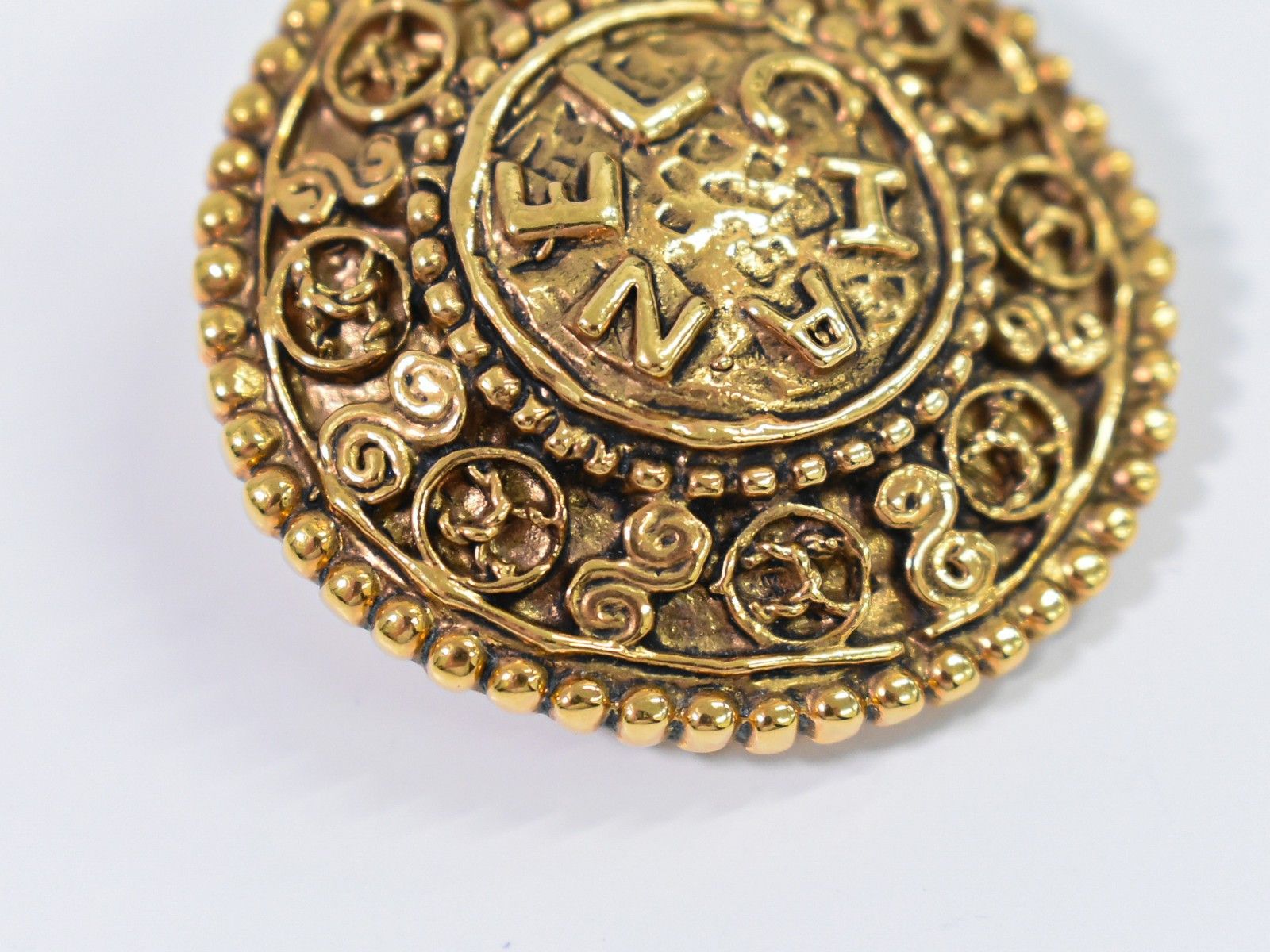 Chanel Chanel Vintage Round CC Clip-On Earrings Metal Size ONE SIZE - 4 Thumbnail