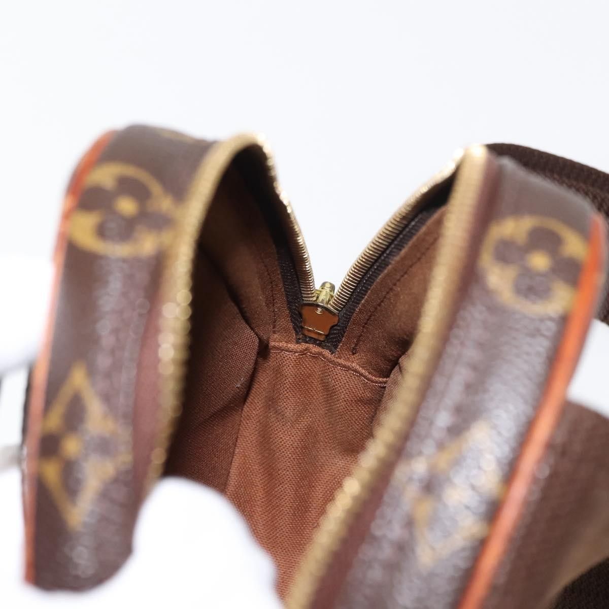 Louis Vuitton Louis Vuitton Pochette Gange Monogram Canvas Size ONE SIZE - 18 Thumbnail
