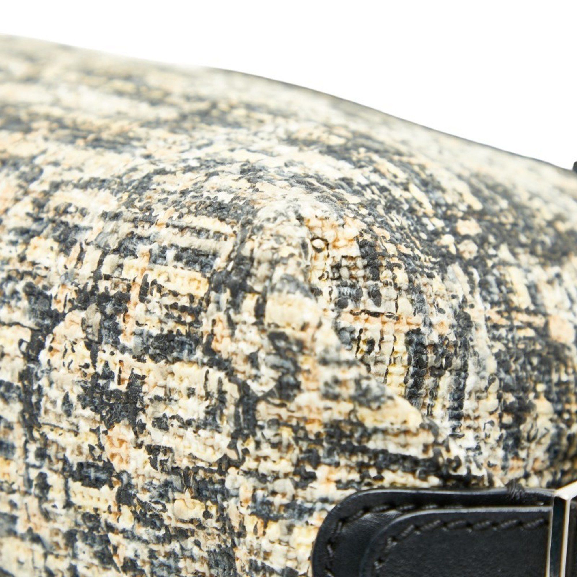 Chanel CHANEL Icon Print Clover One-Shoulder Bag Handbag in Beige and Black Tweed Leather for Women Size ONE SIZE - 5 Thumbnail