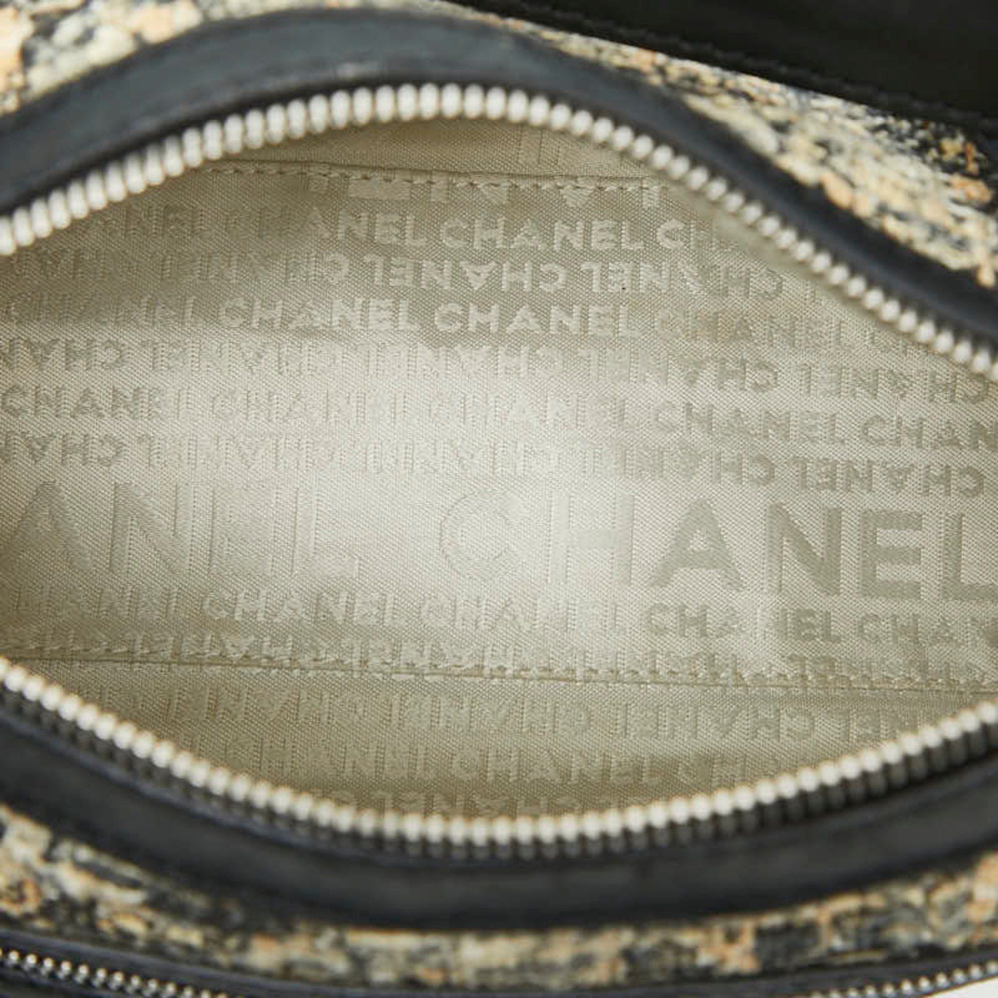 Chanel CHANEL Icon Print Clover One-Shoulder Bag Handbag in Beige and Black Tweed Leather for Women Size ONE SIZE - 15 Thumbnail