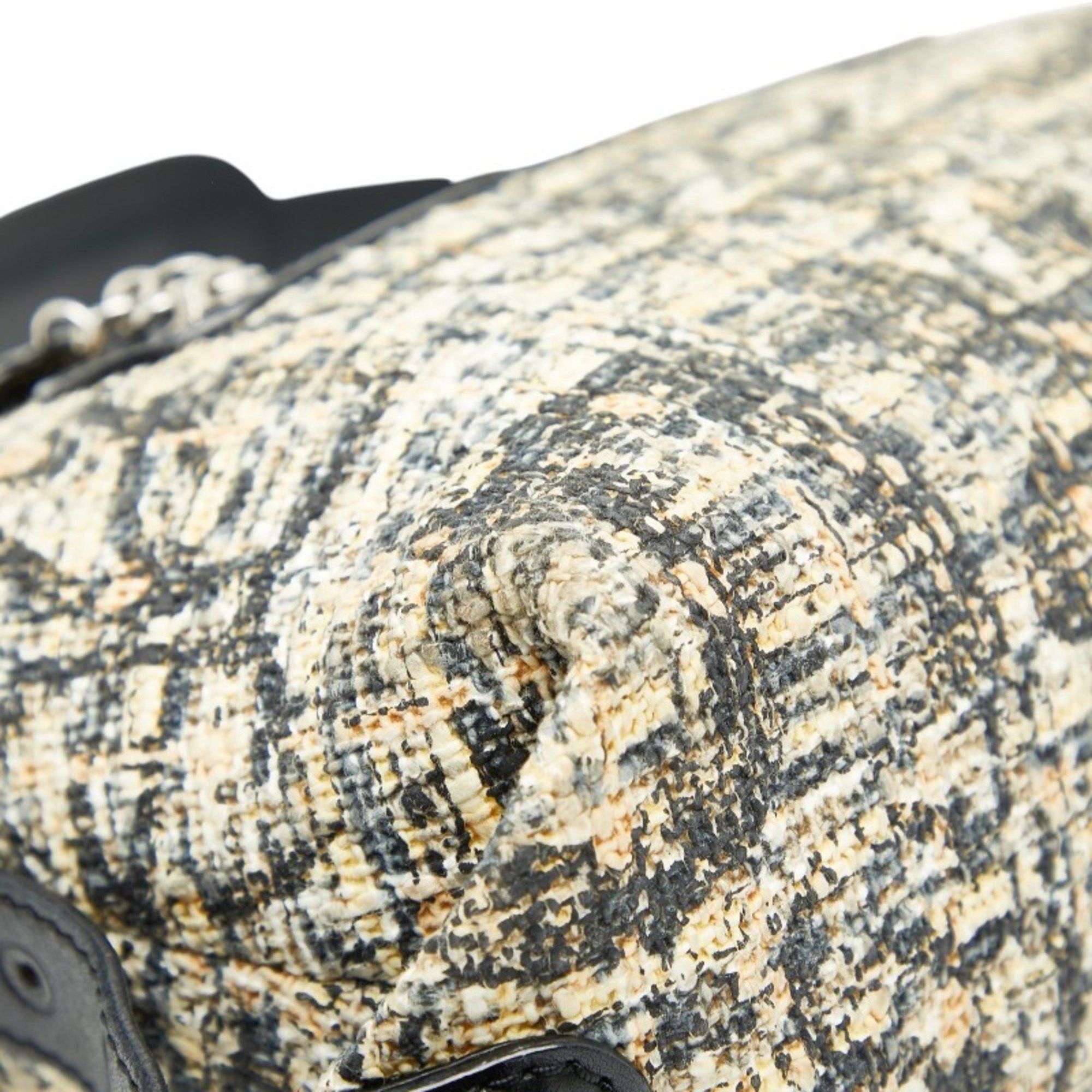 Chanel CHANEL Icon Print Clover One-Shoulder Bag Handbag in Beige and Black Tweed Leather for Women Size ONE SIZE - 4 Thumbnail