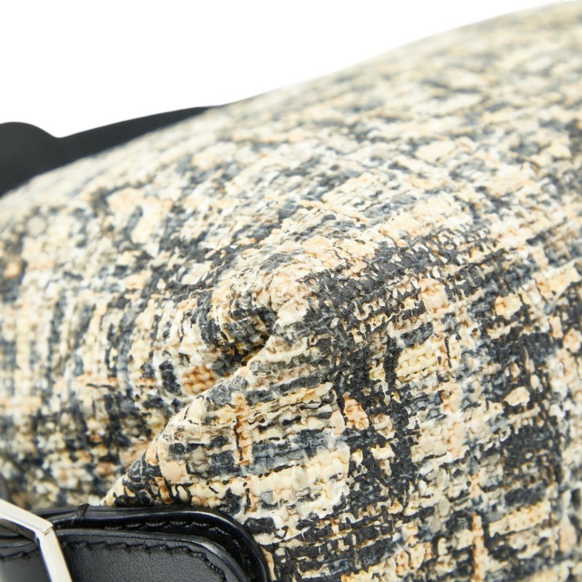 Chanel CHANEL Icon Print Clover One-Shoulder Bag Handbag in Beige and Black Tweed Leather for Women Size ONE SIZE - 6 Thumbnail