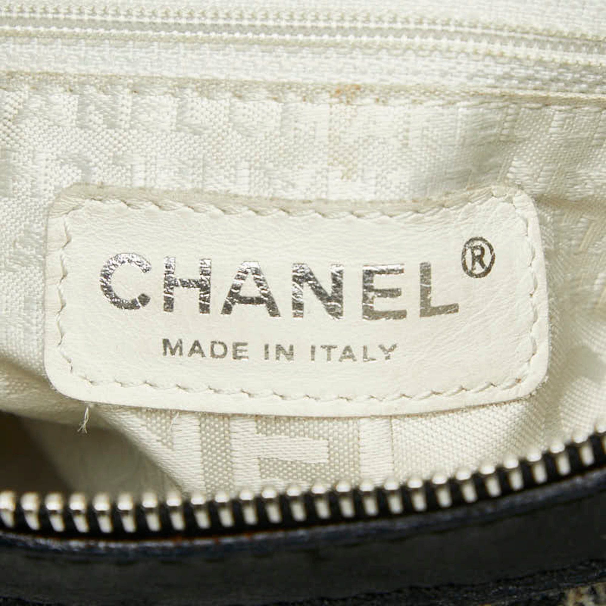 Chanel CHANEL Icon Print Clover One-Shoulder Bag Handbag in Beige and Black Tweed Leather for Women Size ONE SIZE - 16 Thumbnail