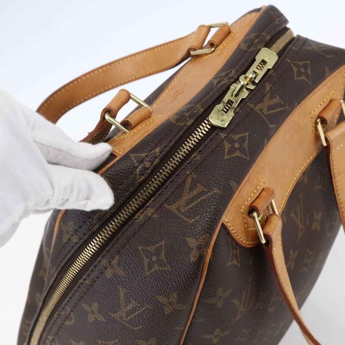 Louis Vuitton Louis Vuitton Excursion Handbag Monogram Canvas Size ONE SIZE - 9 Thumbnail