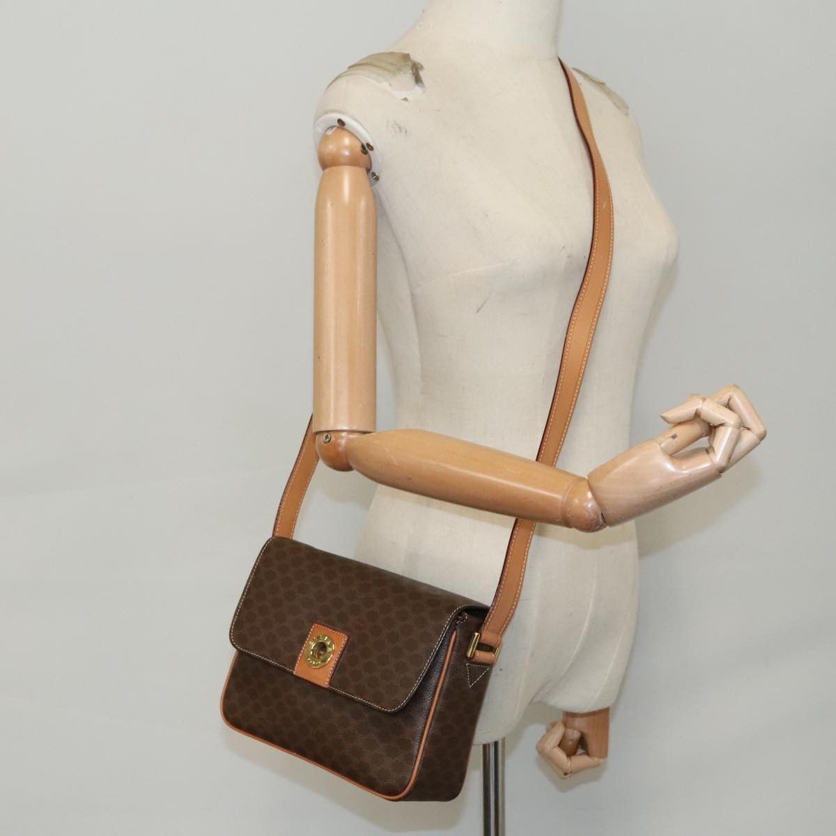 Celine Celine Vintage Macadam Circle Logo Shoulder Bag Canvas and Leather Size ONE SIZE - 7 Thumbnail