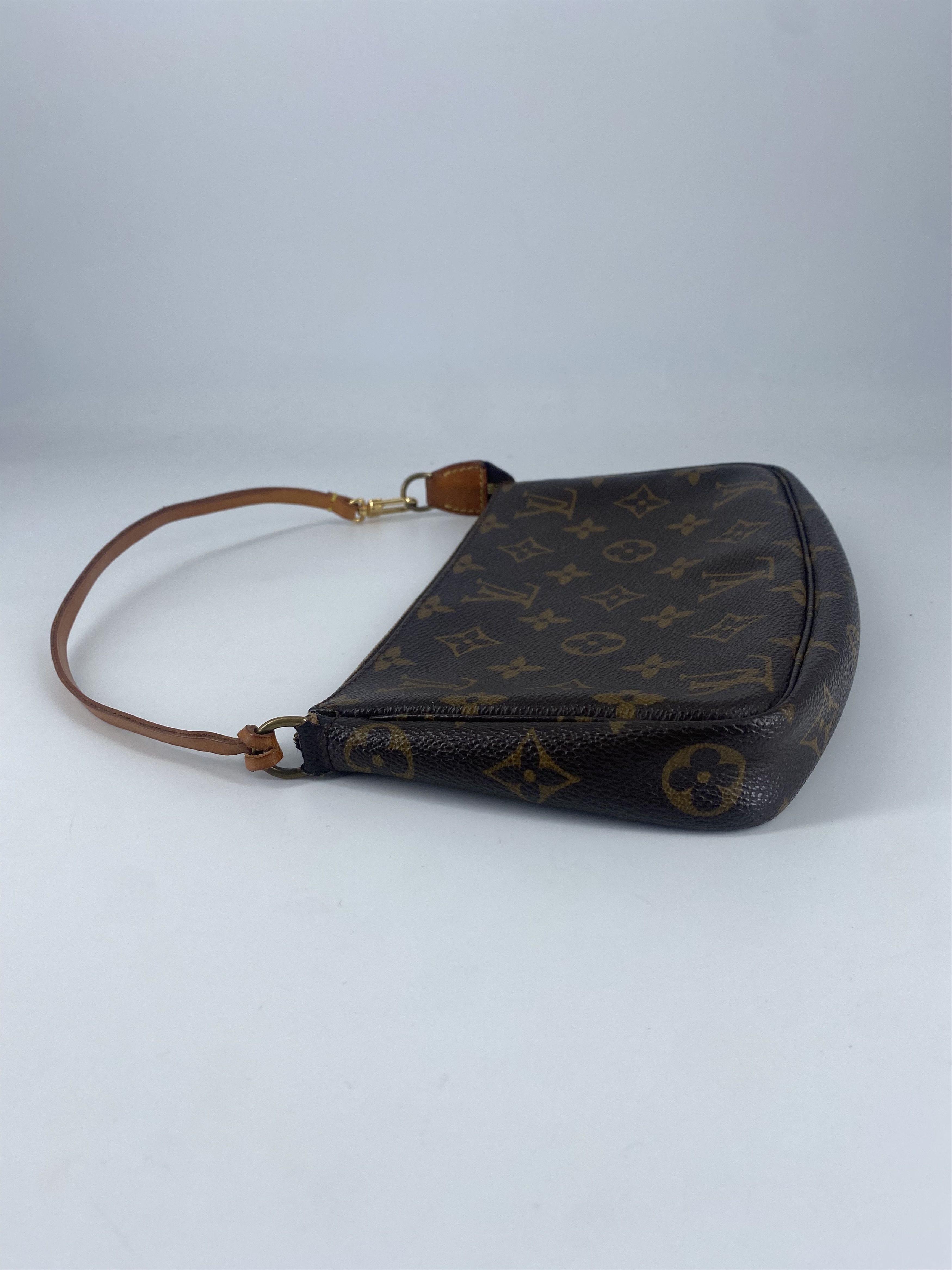 Louis Vuitton Louis Vuitton Pochette Accessoires Monogram Canvas Size ONE SIZE - 4 Thumbnail
