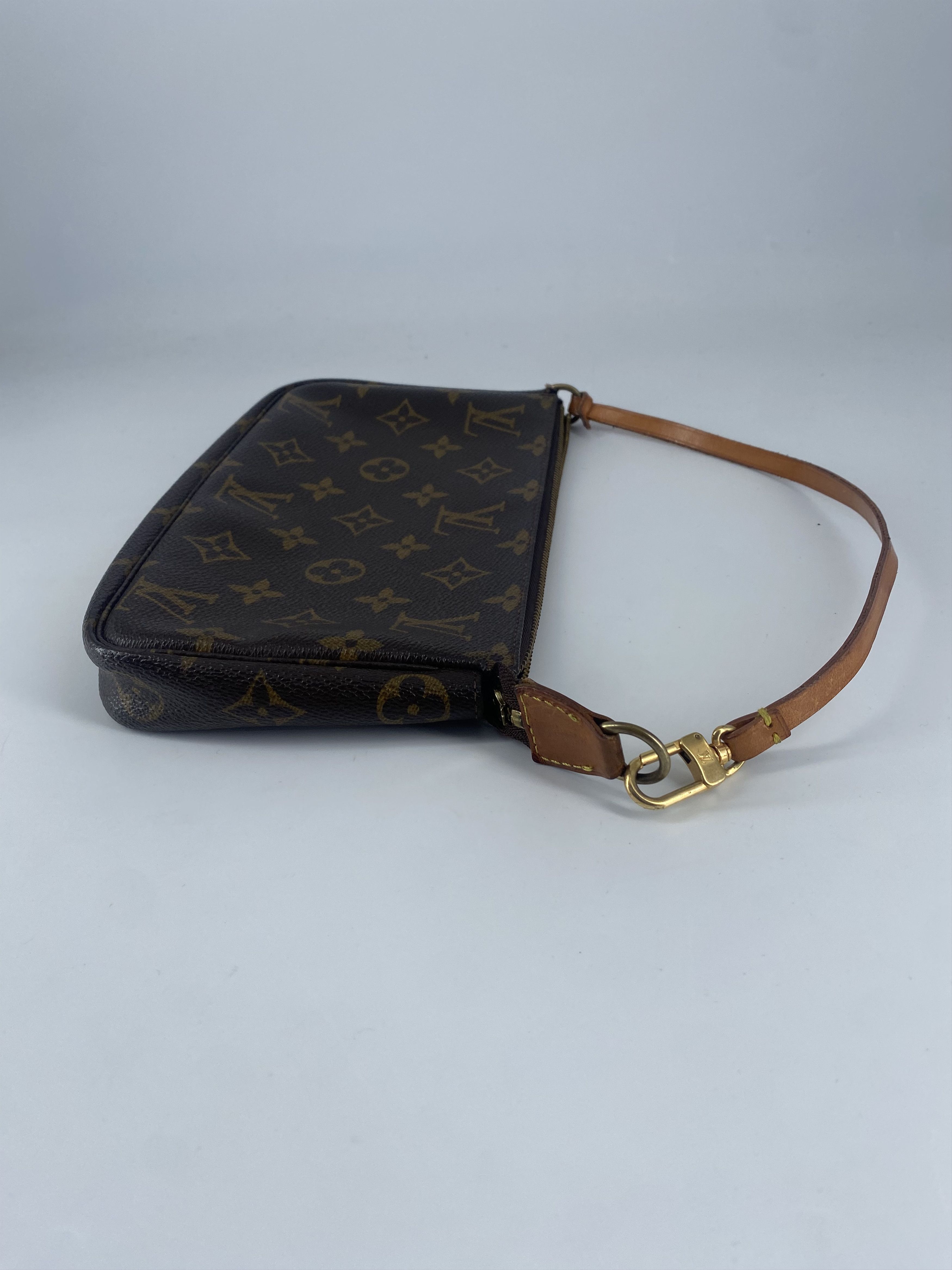 Louis Vuitton Louis Vuitton Pochette Accessoires Monogram Canvas Size ONE SIZE - 3 Thumbnail