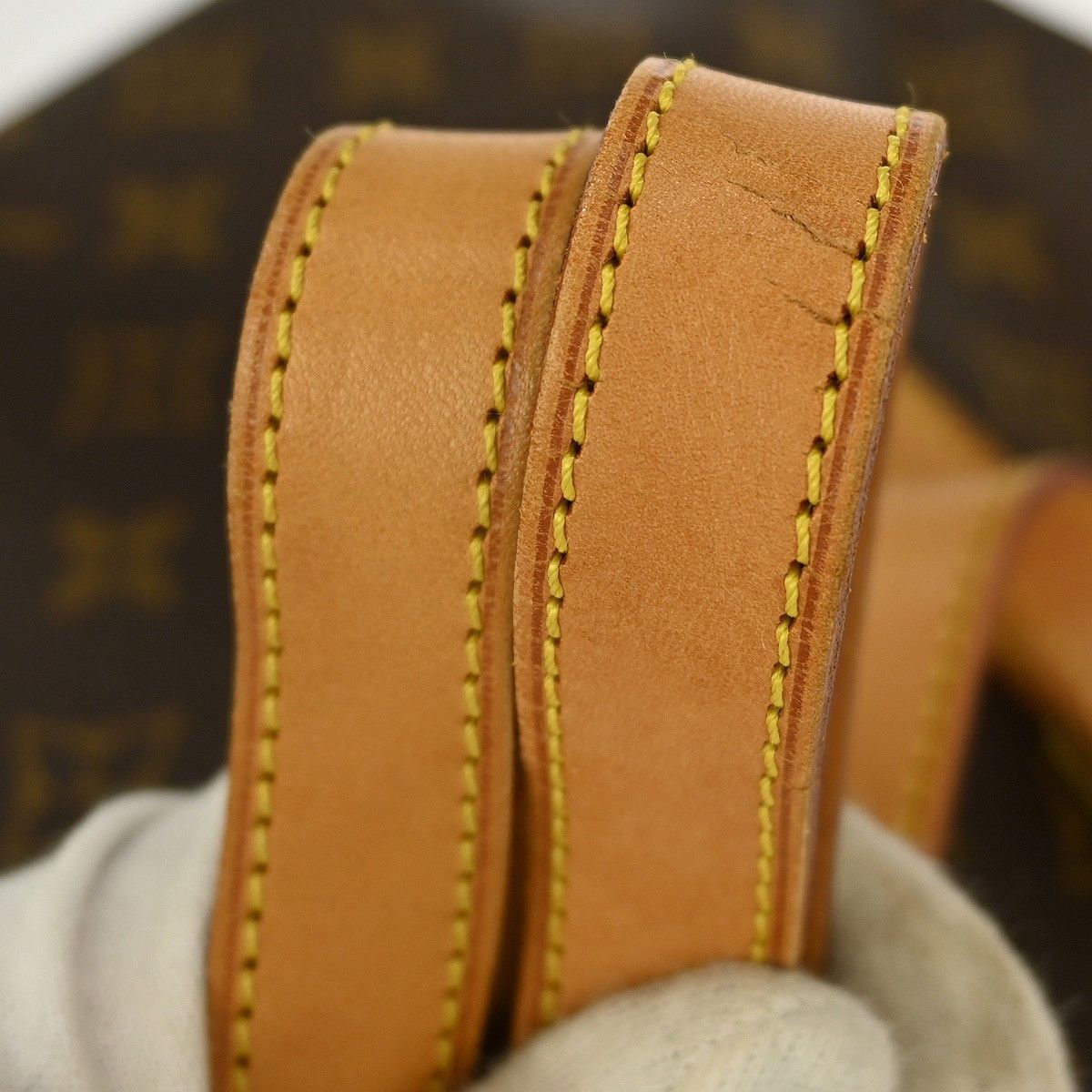 Louis Vuitton Louis Vuitton Cite Handbag Monogram Canvas Size ONE SIZE - 5 Thumbnail