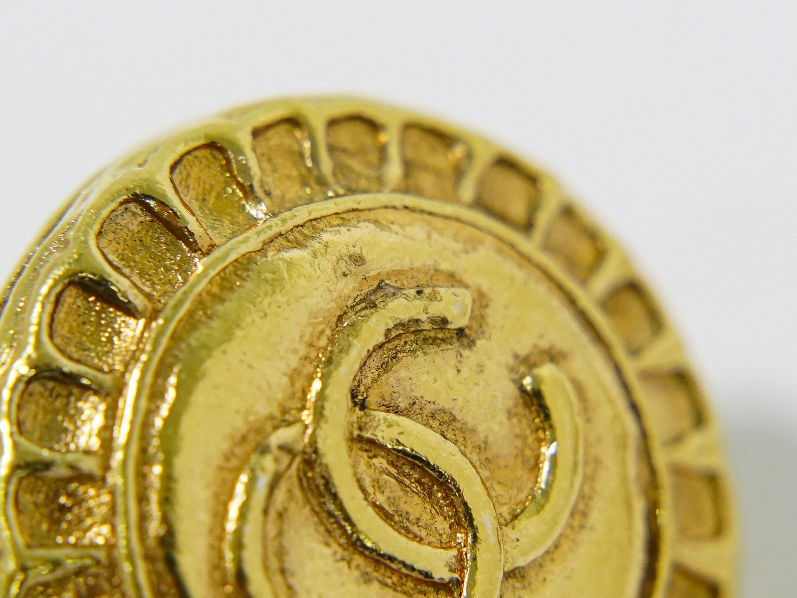 Chanel Chanel Vintage Round CC Clip-On Earrings Metal Size ONE SIZE - 5 Thumbnail