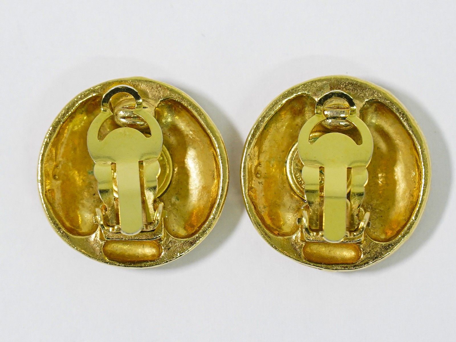 Chanel Chanel Vintage Round CC Clip-On Earrings Metal Size ONE SIZE - 2 Thumbnail