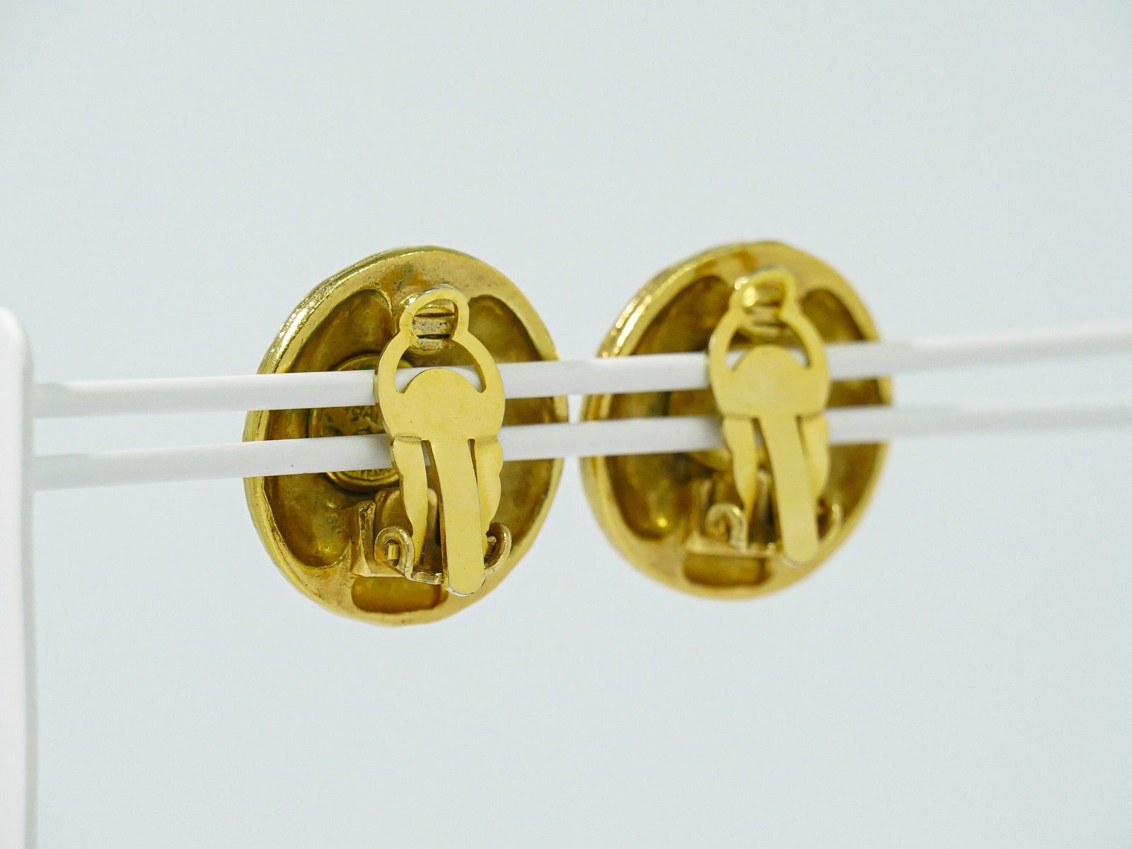 Chanel Chanel Vintage Round CC Clip-On Earrings Metal Size ONE SIZE - 9 Thumbnail