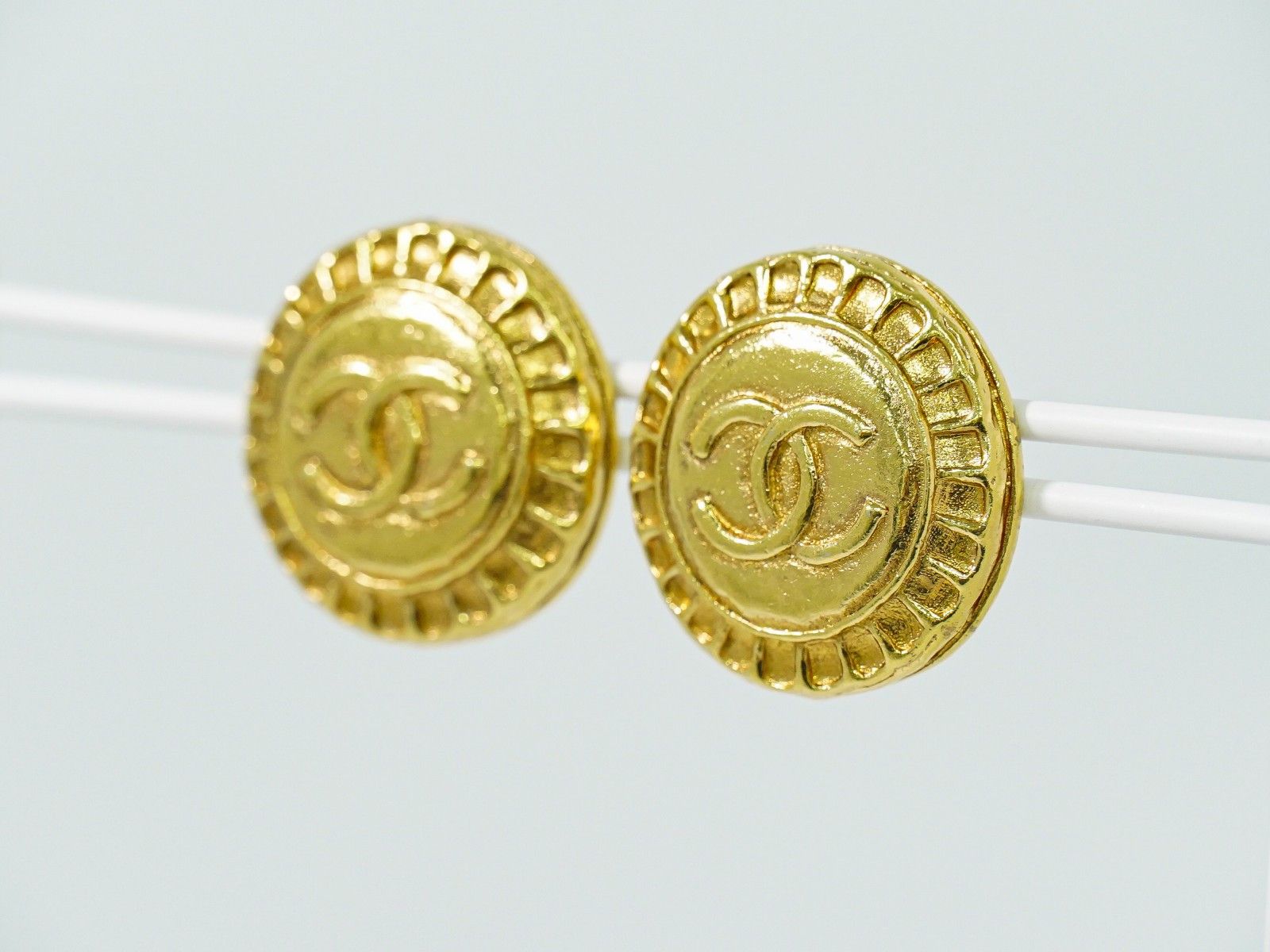 Chanel Chanel Vintage Round CC Clip-On Earrings Metal Size ONE SIZE - 8 Thumbnail