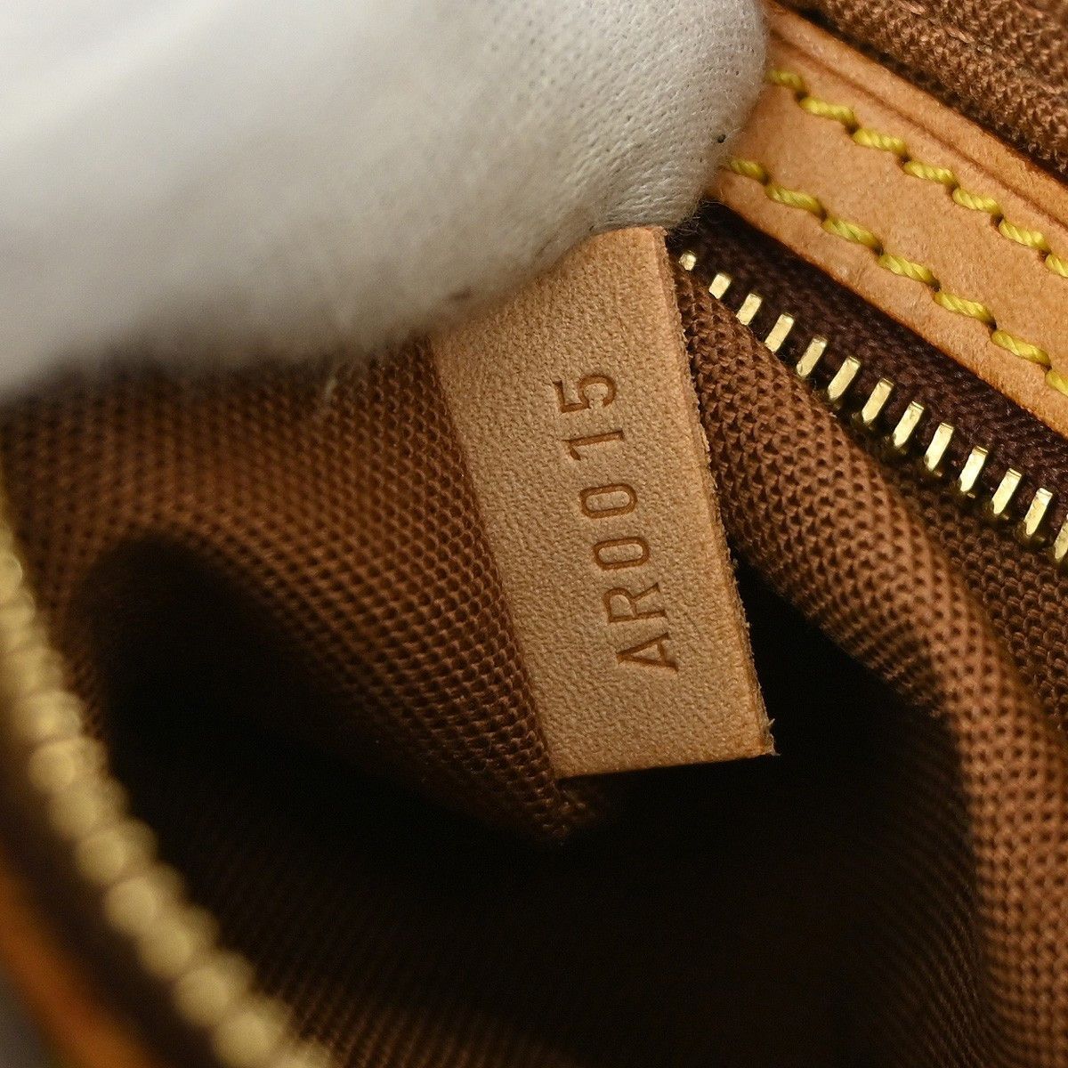 Louis Vuitton Louis Vuitton Trotteur Handbag Monogram Canvas Size ONE SIZE - 5 Thumbnail