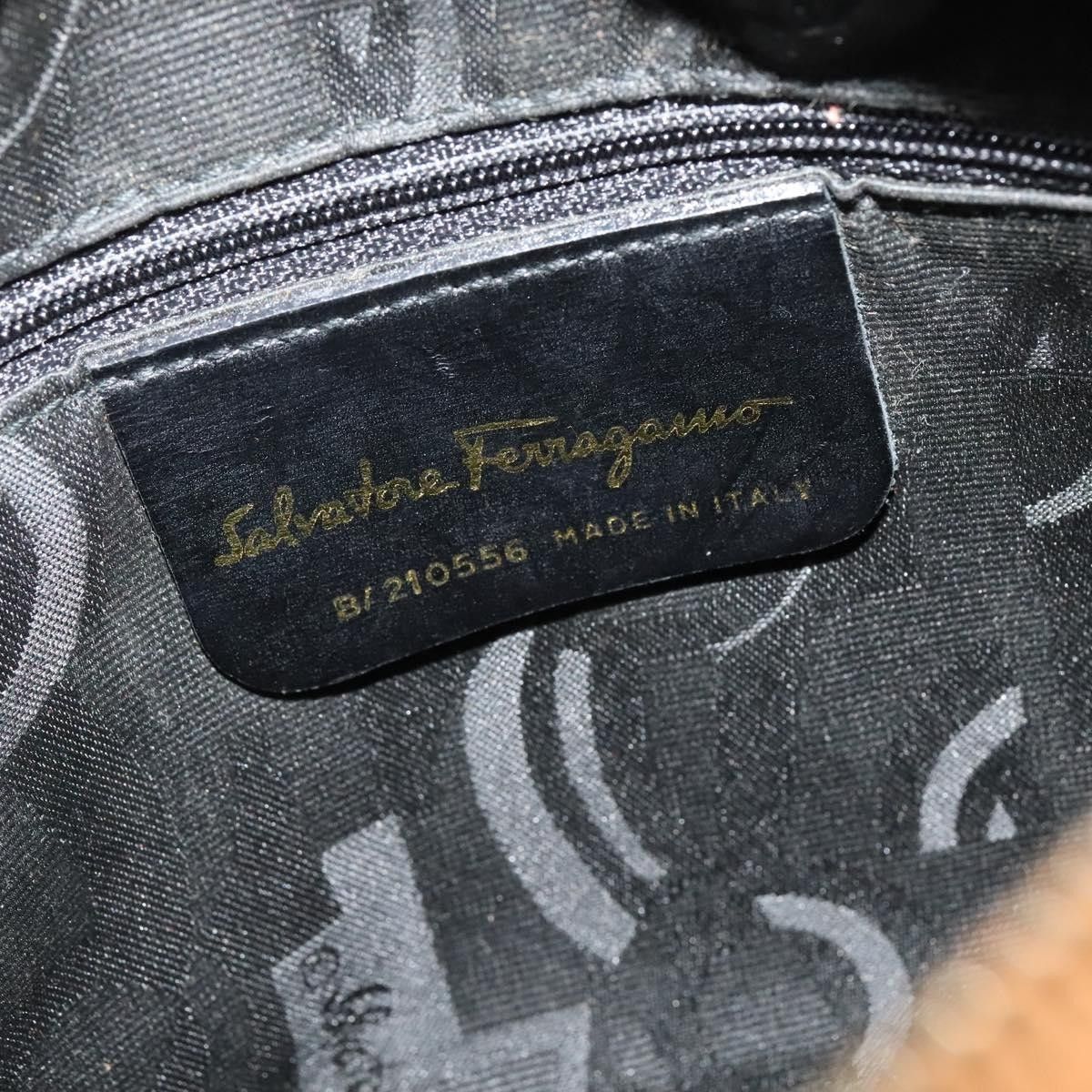 Salvatore Ferragamo Salvatore Ferragamo Vala Shoulder Bag Suede Size ONE SIZE - 6 Thumbnail