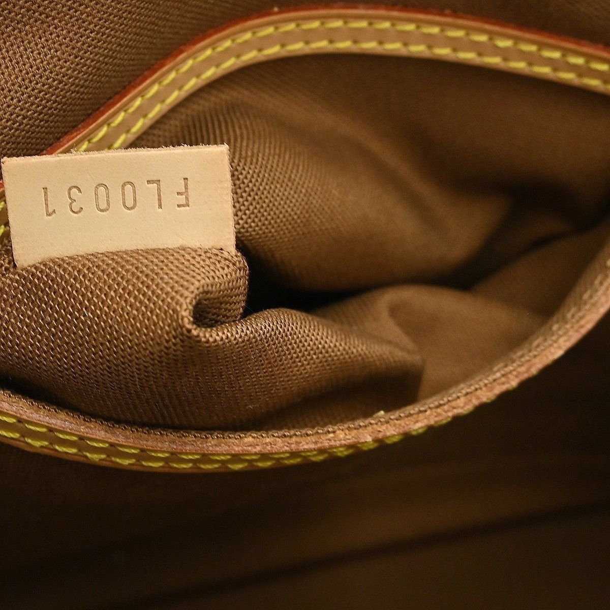 Louis Vuitton Louis Vuitton Alma Handbag Monogram Canvas Size ONE SIZE - 5 Thumbnail