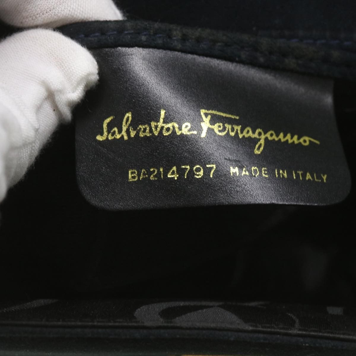 Salvatore Ferragamo Salvatore Ferragamo Gancini Shoulder Bag Suede Size ONE SIZE - 6 Thumbnail