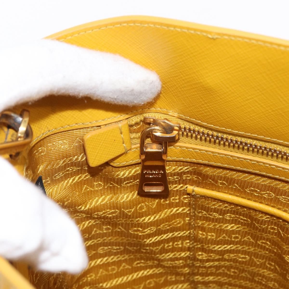 Prada Prada Lux Convertible Bucket Tote Saffiano Leather Size ONE SIZE - 24 Thumbnail