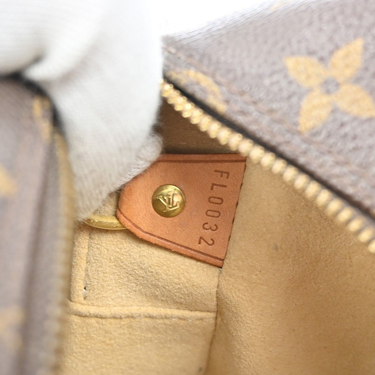 Louis Vuitton Louis Vuitton Cite Handbag Monogram Canvas Size ONE SIZE - 5 Thumbnail