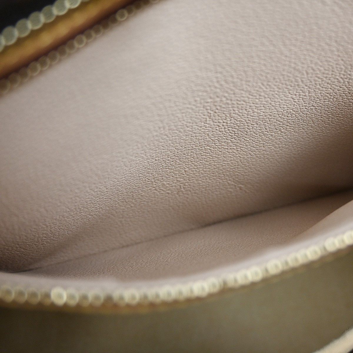 Louis Vuitton Louis Vuitton Luco Handbag Monogram Canvas Size ONE SIZE - 9 Thumbnail