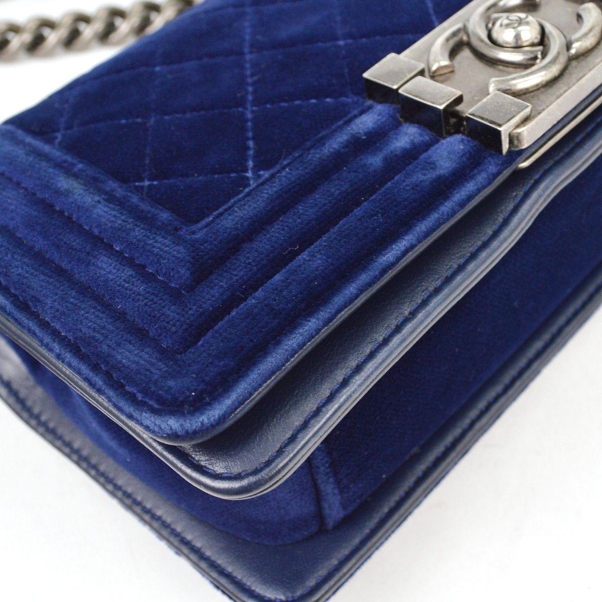 Chanel Chanel Boy Flap Bag Quilted Velvet Size ONE SIZE - 6 Thumbnail