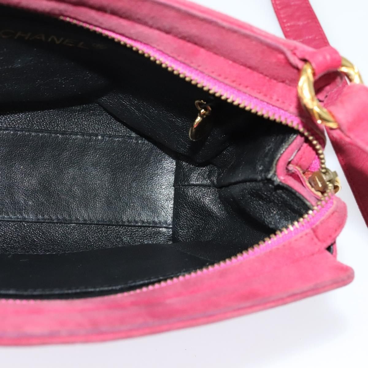 Chanel Chanel Vintage Diamond CC Camera Bag Quilted Suede Size ONE SIZE - 20 Thumbnail