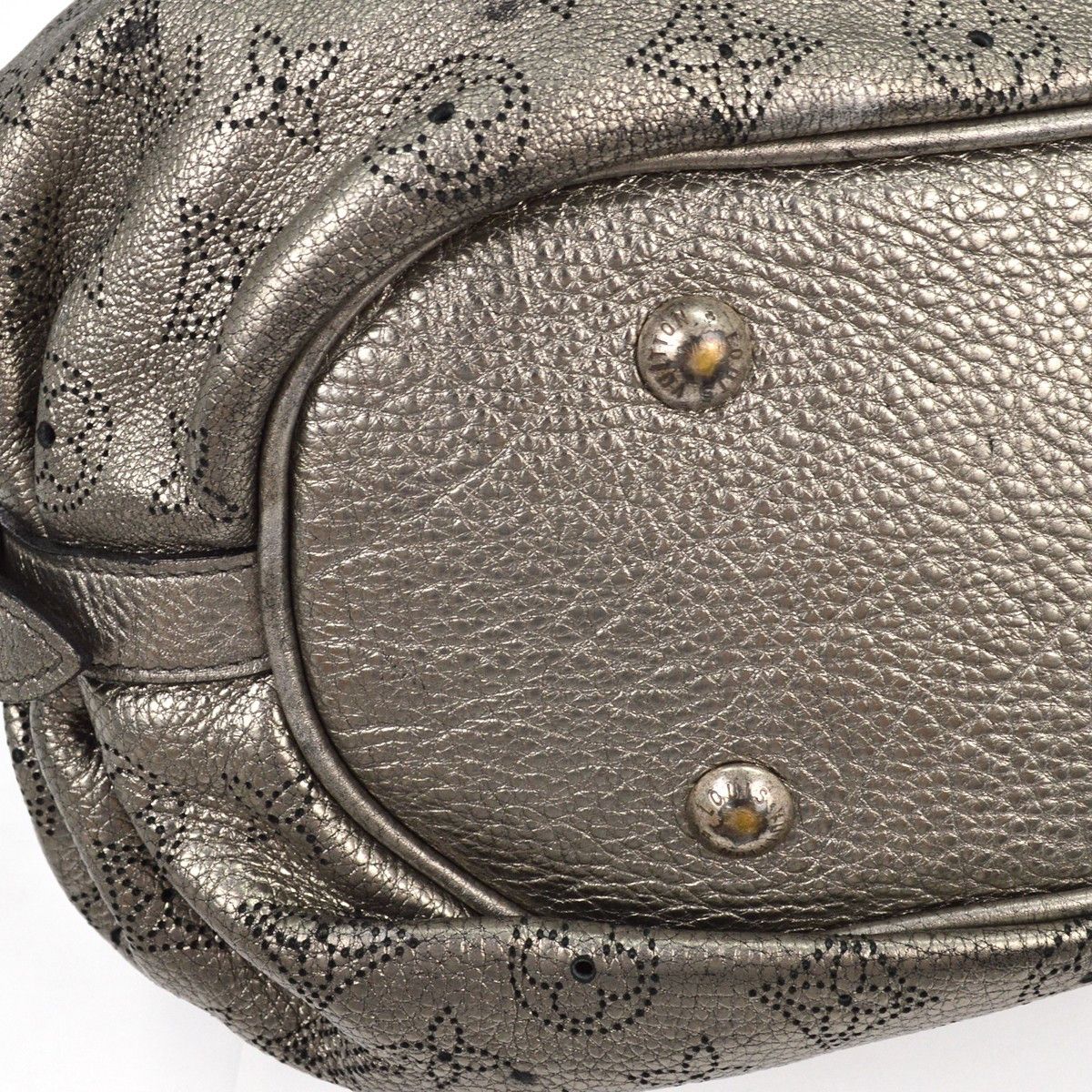 Louis Vuitton Louis Vuitton XS Crossbody Bag Mahina Leather Size ONE SIZE - 6 Thumbnail